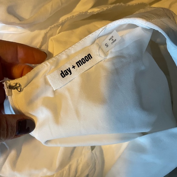 White dress for spring 🌸 - Picture 3 of 4